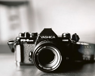 Kyocera Yashica FX-8 2000照相机的灰色销售照片